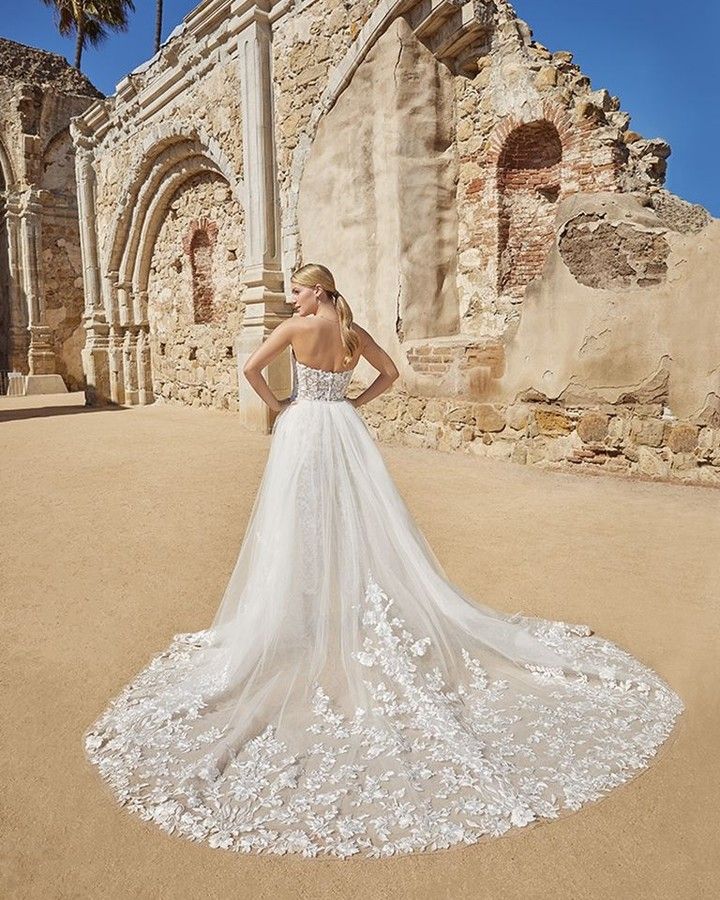 Stylish Lace Jumpsuit Wedding Dresses With Detachable Ttrain Pants Bridal Gowns Strapless Neckline Tulle Vestido De Novia
