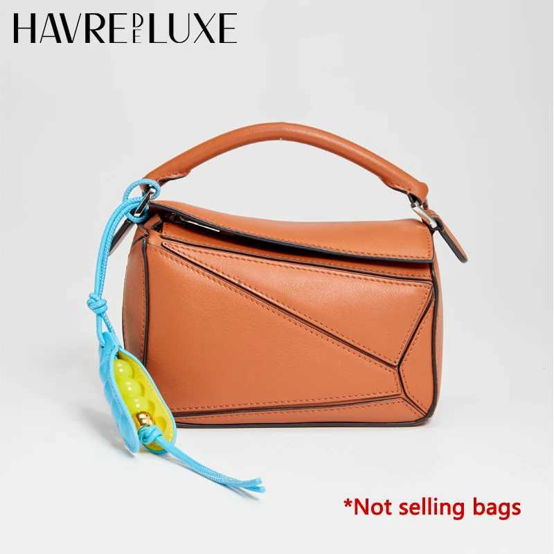 Cowhide pea bag charm keychain car accessories handmade pea pods leather bag pendant High-end bag accessories Z260330
