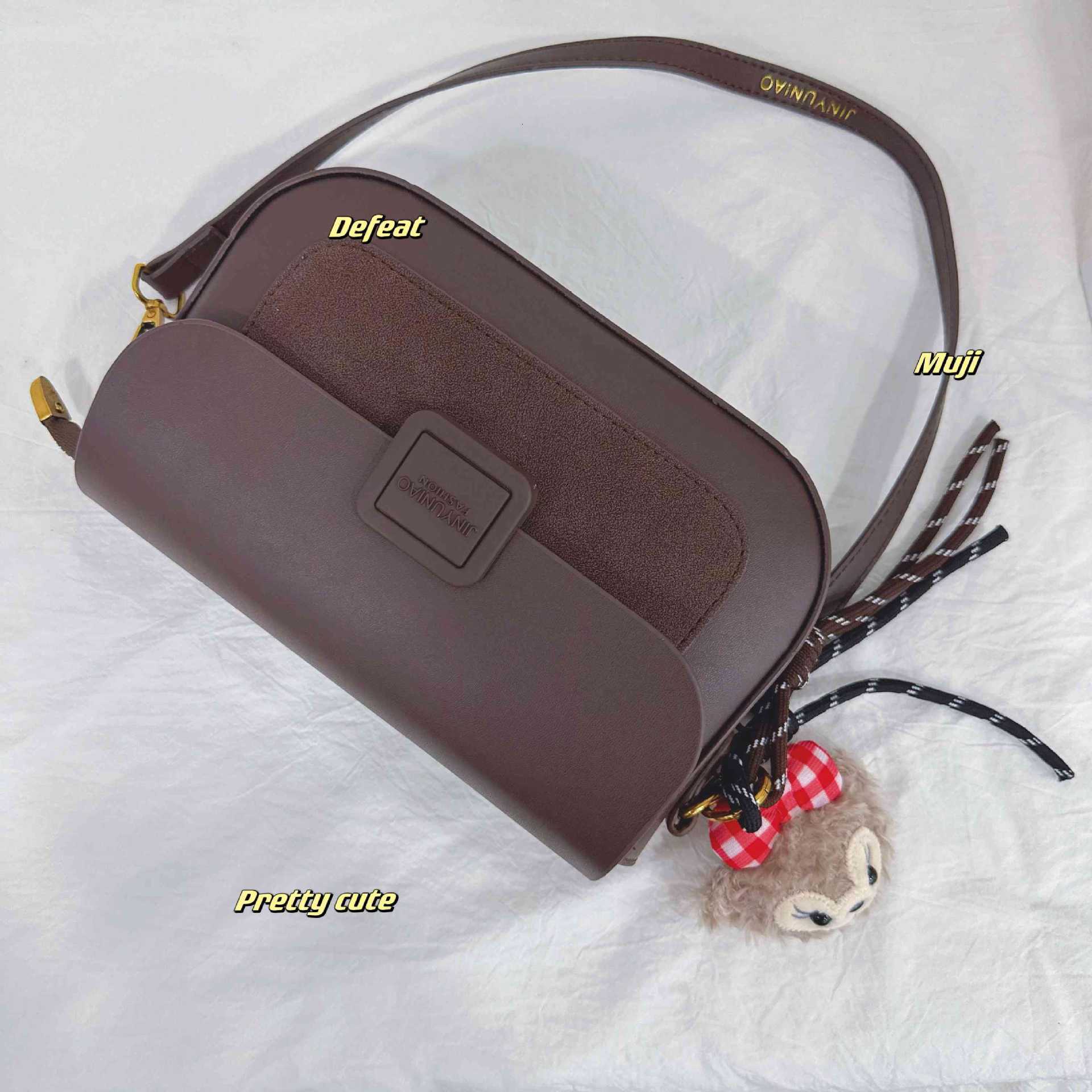 black chocolate popular among female influencers, high aesthetic value, chocolate-colored crossbody bag, 2025 new women's shoulder bag