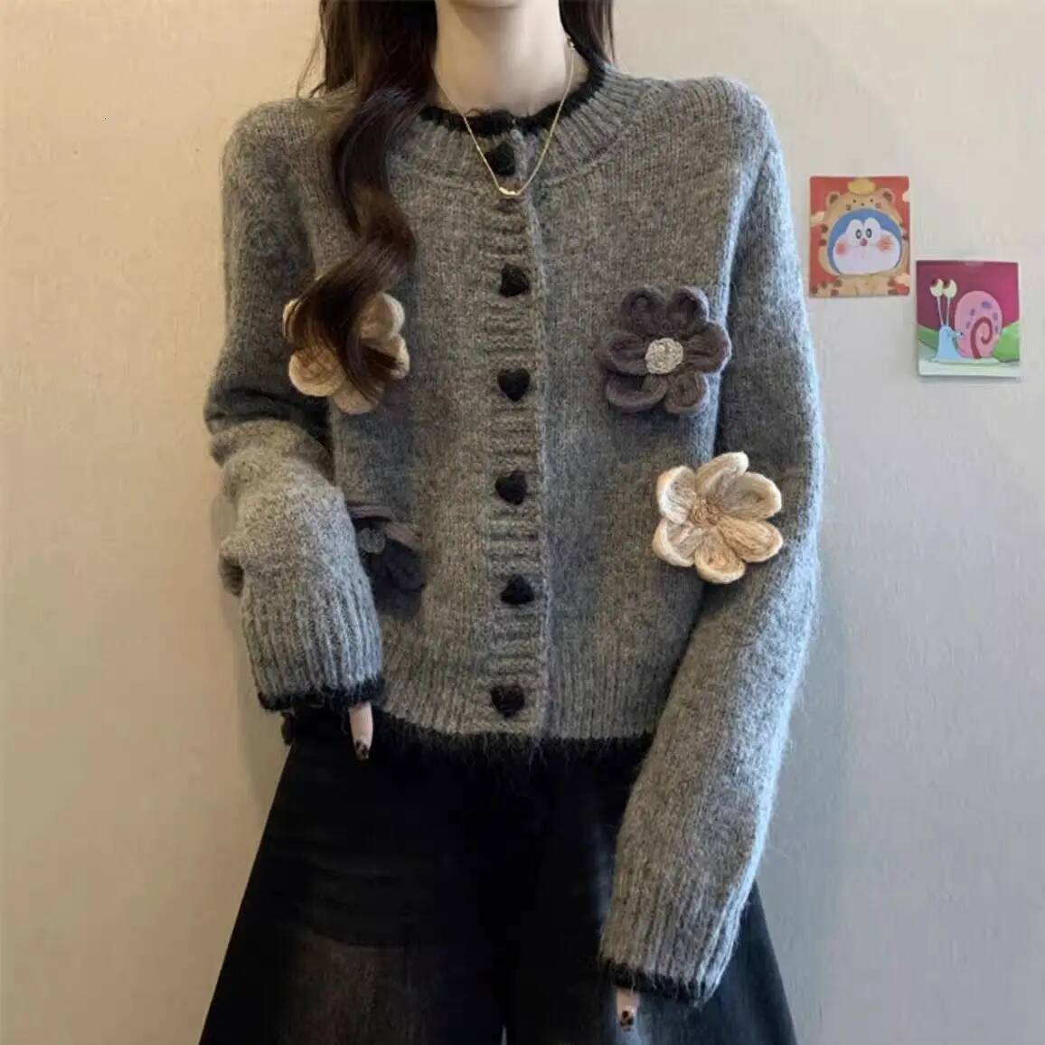 French Temperament Flower Round Neck Sweater Jacket for Women in Autumn and Winter New Elegant Versatile Short Knitted Cardigan