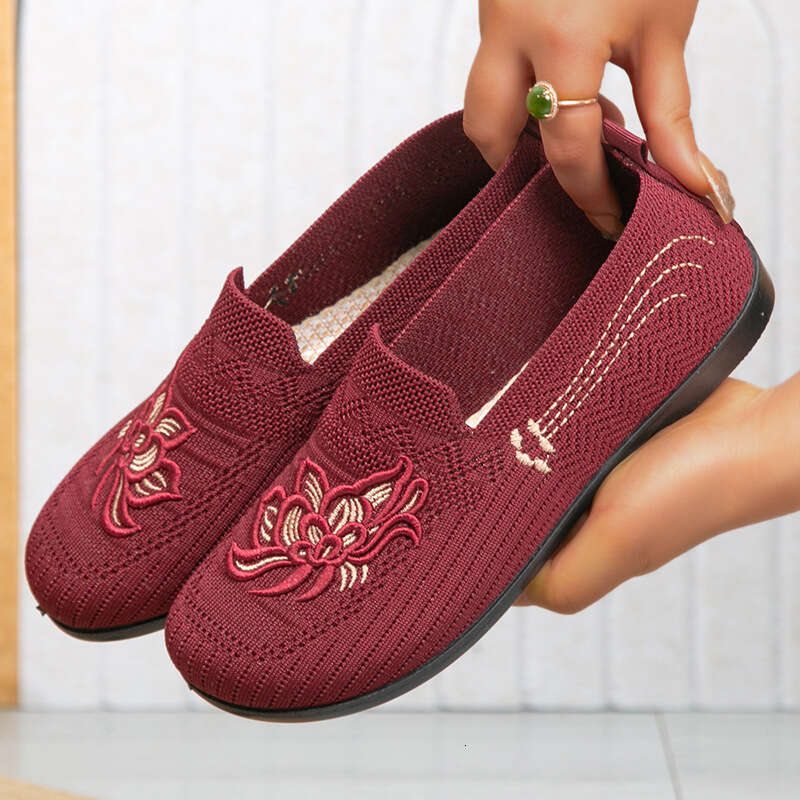 Free shipping 2026 Spring Embroidered Slip-On Women's Flat Fashion high quality Casual Mom Shoes Ladies Loafers
