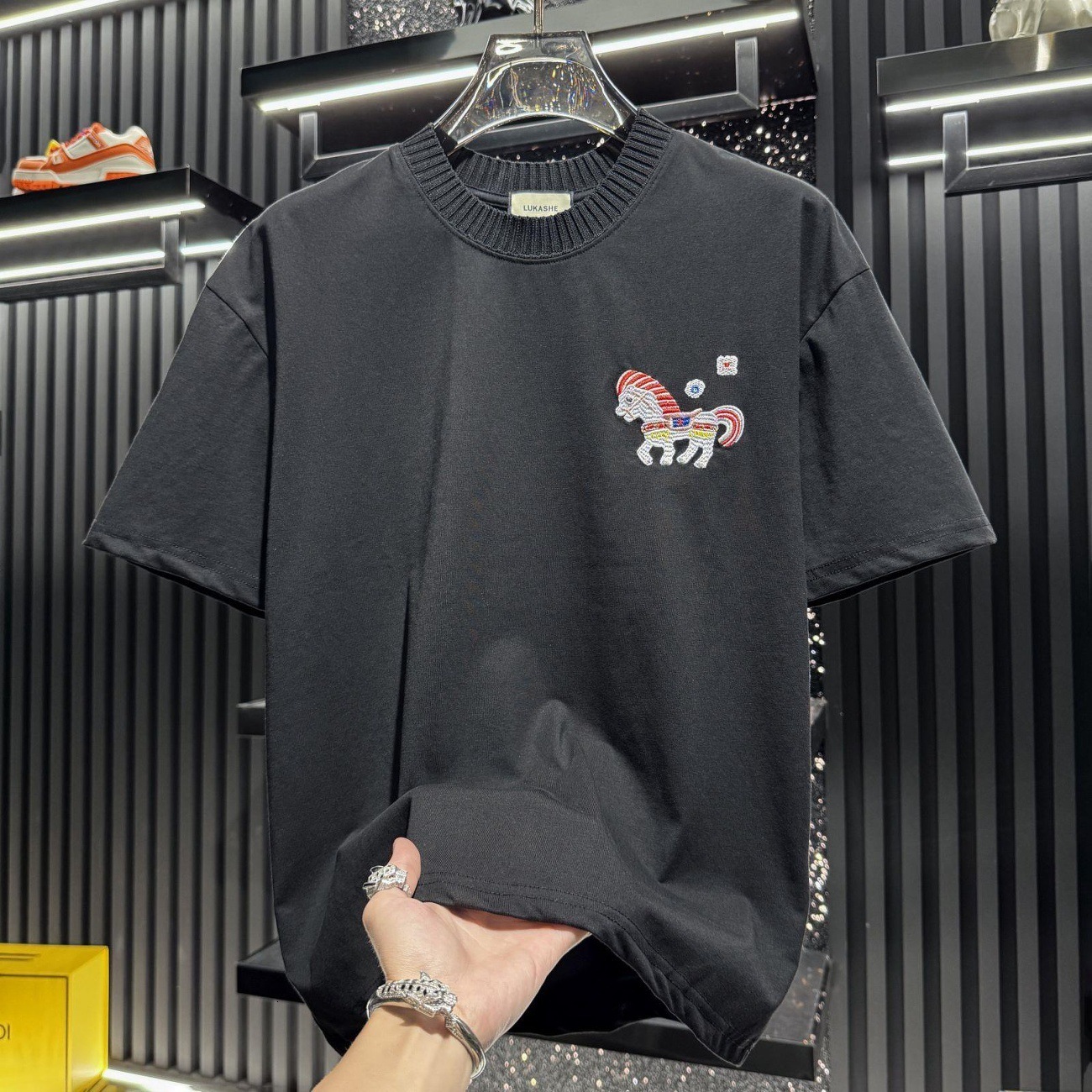 High-quality men's T-shirts high-end embroidered cartoon horse year short-sleeve T-shirt, 2026 new summer trendy loose-fitting fashion half-sleev