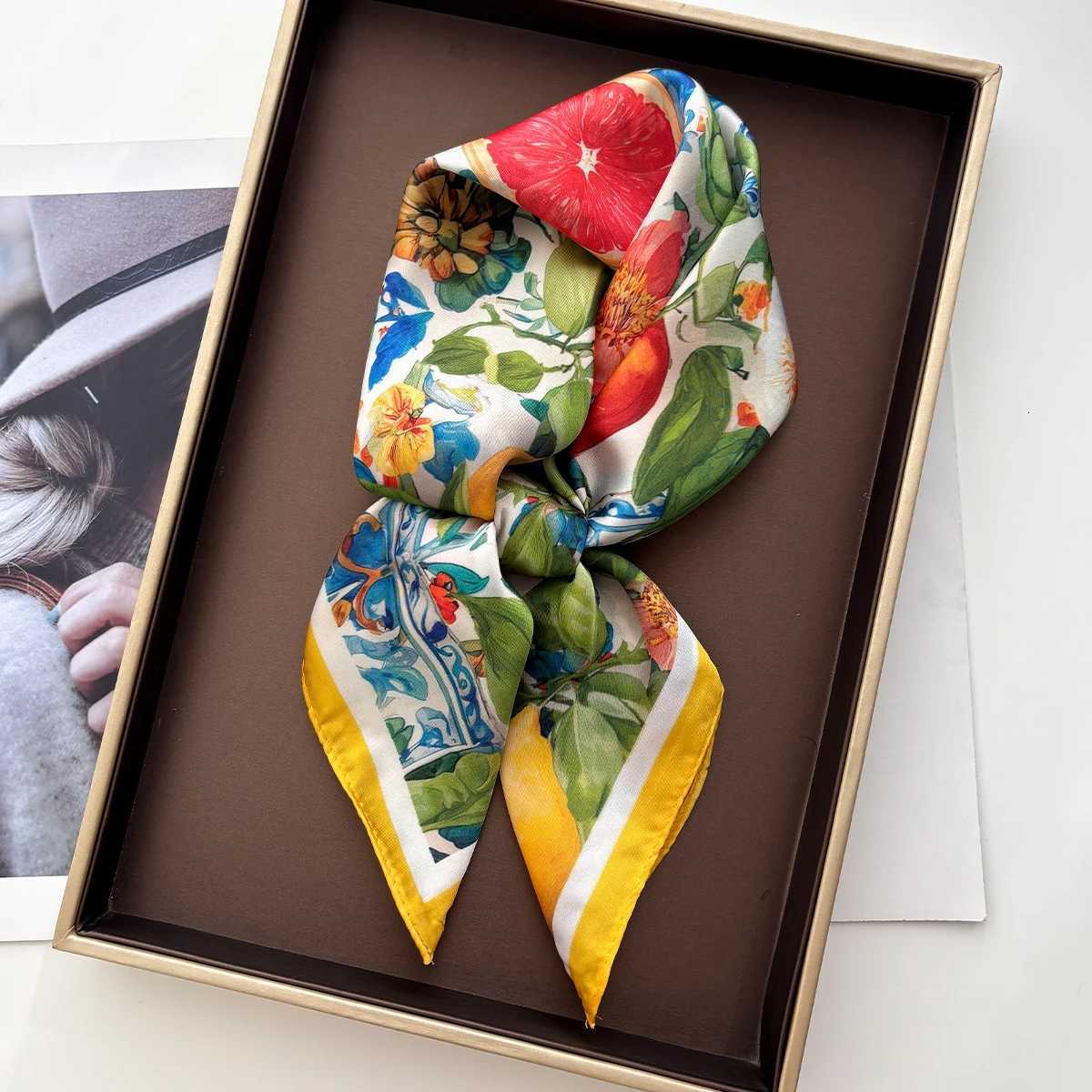 Fruit Printed Square Scarf For Wen Fashion Imitation Silk Banda Hairband Luxury Hijab Neckerchief Elegant Shawl Wraps X260328
