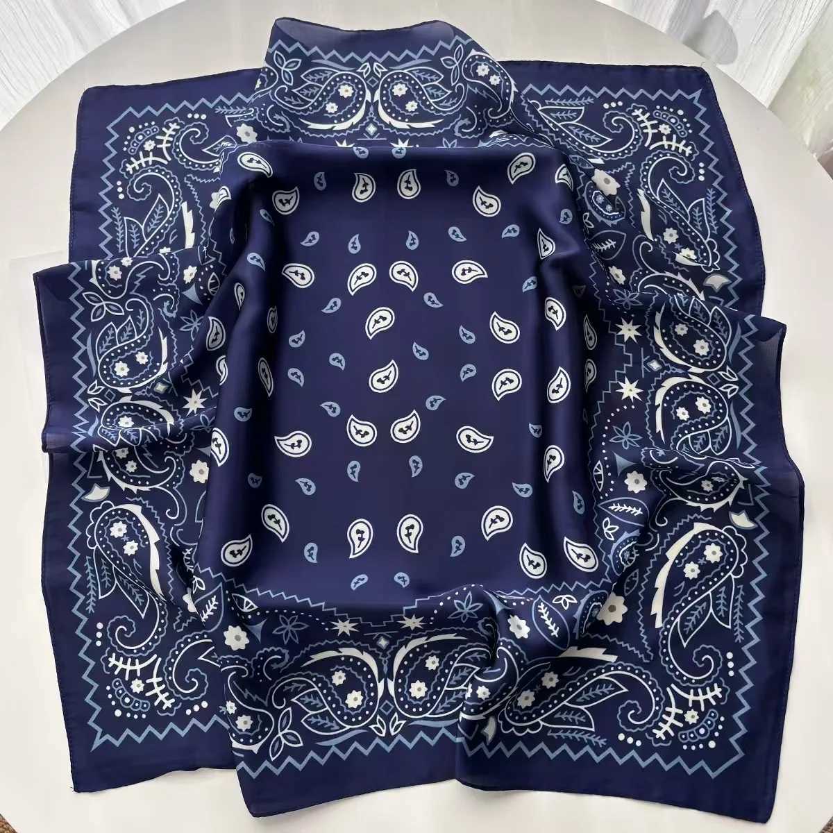 1 Pcs Paisley Bandana Scarf for Wen Lightweight Satin Silk Like band Versatile for Hair Neck Wrist Boho Style X260328