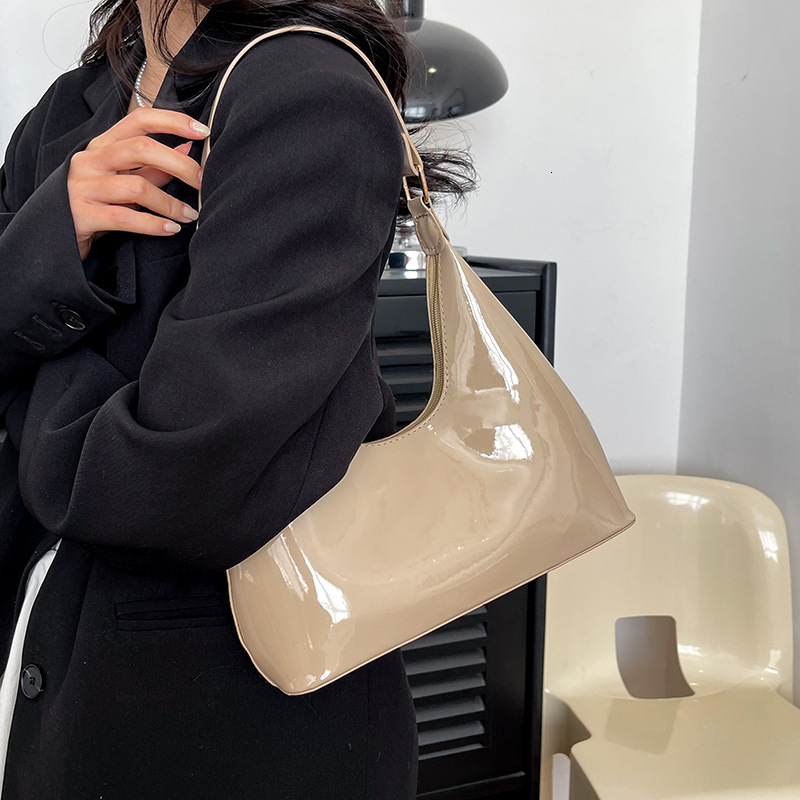Free Shipping High Value Cross-Border Casual Glossy Underarm for Women 2026 New Patent Leather Fashion Light Luxury Shoulder Handbag Baguette Bag