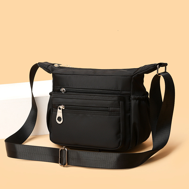 autumn winter women's small for commuting, casual, versatile, sports, and travel, 2025 new Korean version crossbody bag