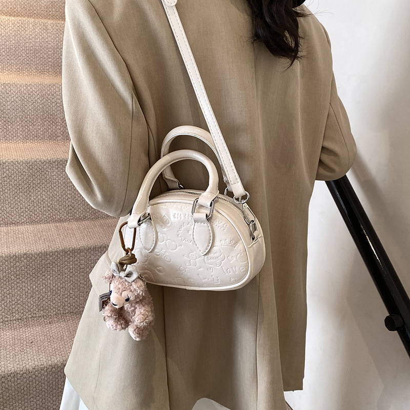 Versatile ins-style women's 2025 new autumn and winter vintage fashion handbag pillow niche commuter crossbody bag