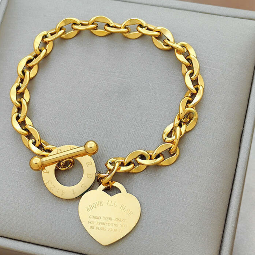 Charm Bracelets Hot Sale European American INS Heart Titanium Steel Bracelet Stainless OT Buckle Personality Versatile Women Hand Accessories