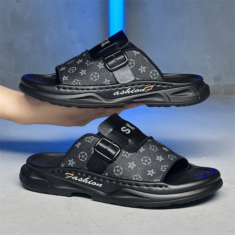 Summer New Men's Slippers 2026 Fashionable Printed Design Non slip Soft Bottom Wear resistant Outdoor Leisure Beach Cool Slippers Size 39-44 Free