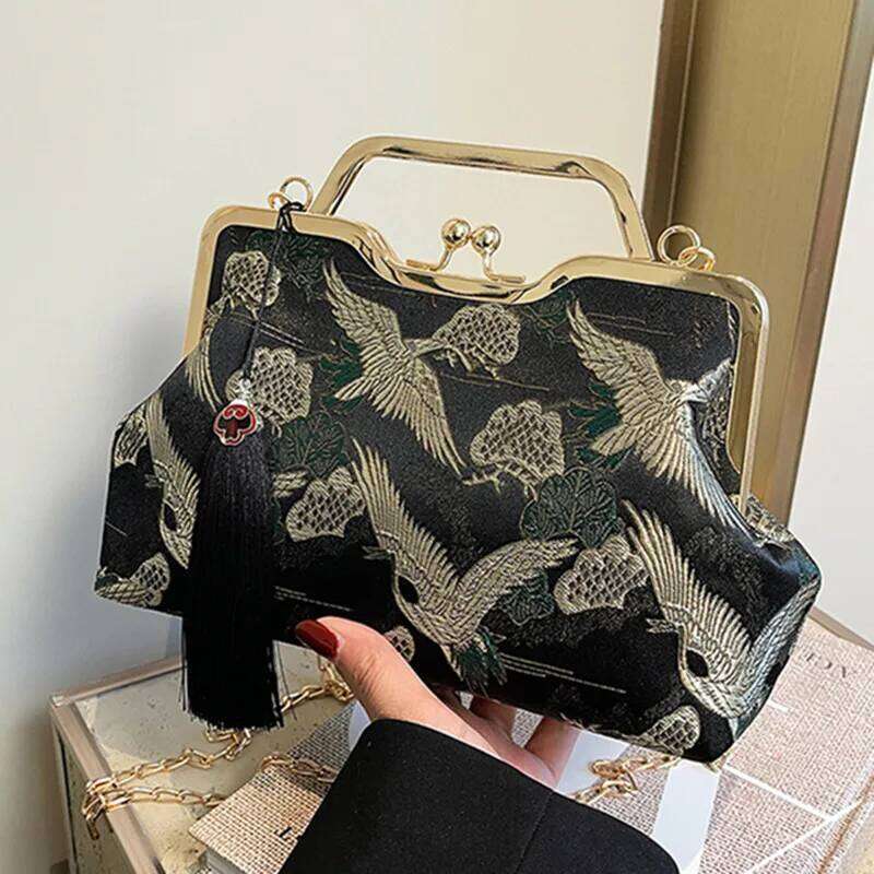 Chinese Embroidery Vintage Women Tassels Shoulder Bag Crossbody Bags Lock Shell Clip Designer Handmade Wedding Chic Clutch Lady Handbags And Purse