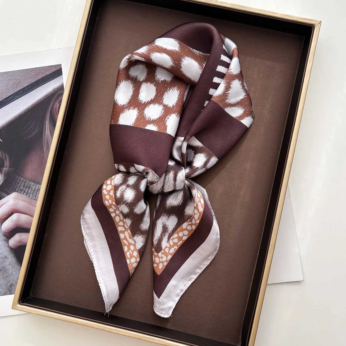 Luxury 7070cm Square Scarf For Women Ladies Leopard Print Hijab Elegant Neckerchief Bandanas Soft Stain Faux Silk Scarves Shawl Z260330