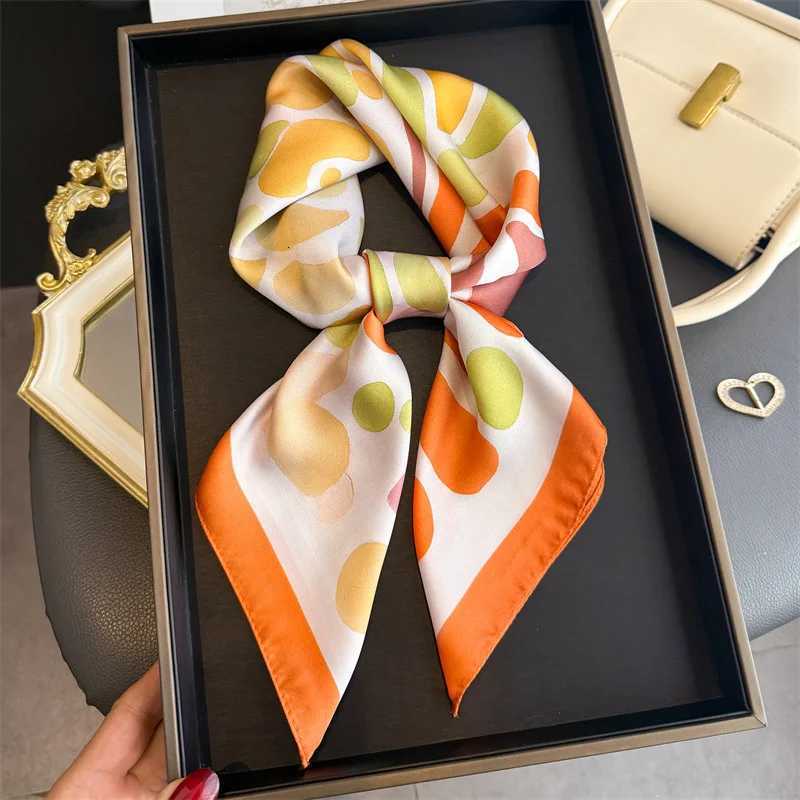 2026 New Fashion Pattern Print Silk Square Scarf Wen Suitable All Seasons Decoration Scarf Soft Foard Bandana Neck Ties X260328