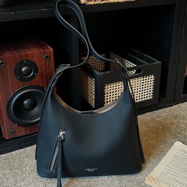New women's handbags, ladies' shoulder autumn and winter girls' simple backpacks, crossbody bags, trendy bags