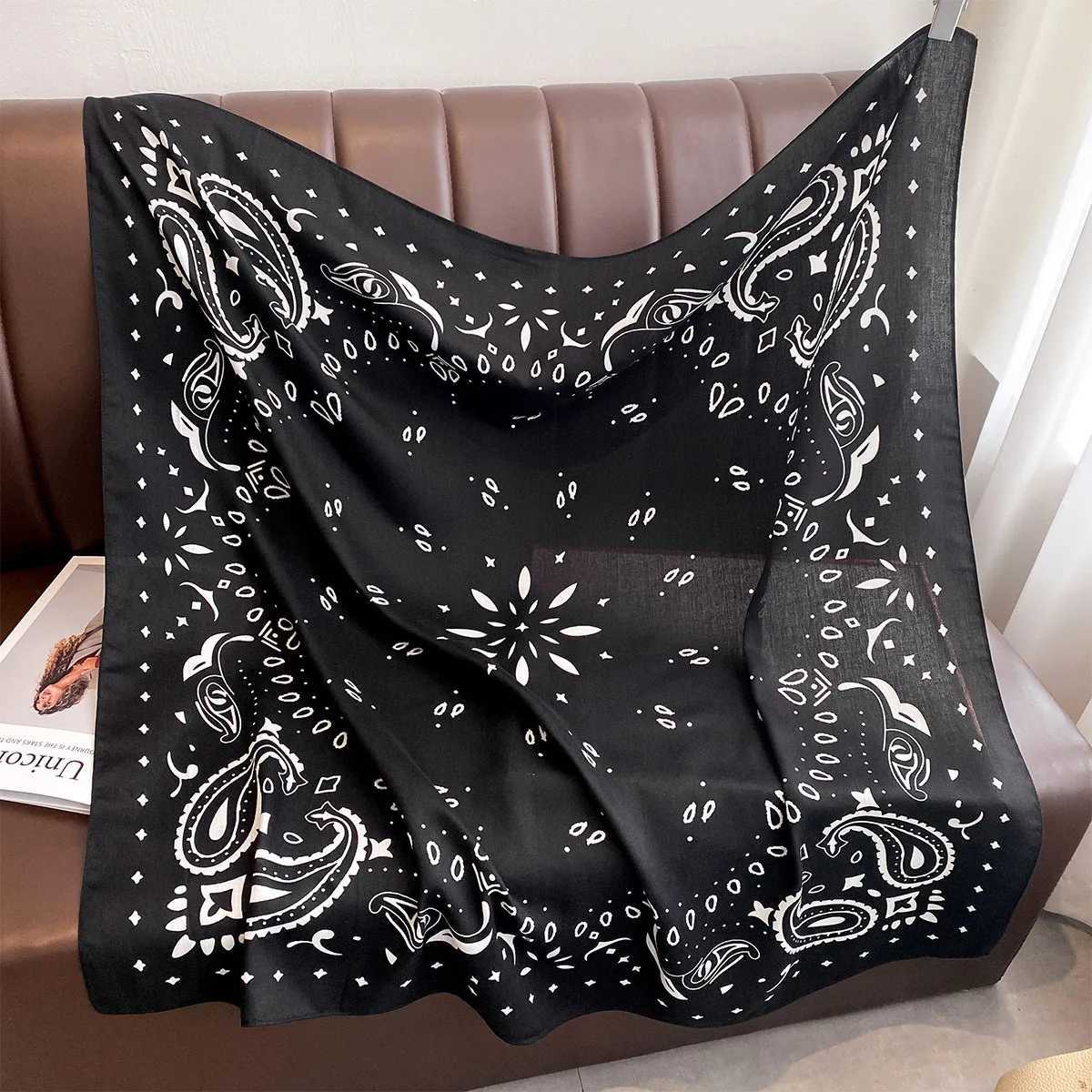 9090cm Paisley Printed Square Scarf For Wen Imitation Silk Scarves Banda Luxury Large Shawl Beach Wraps Elegant Hijab X260328