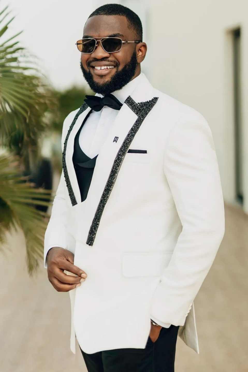 Handsome Beaded Men Suits Peaked Lapel Prom Blazers Loose Fit Groom Wedding Tuxedos 2 Pieces Customized Costume Homme