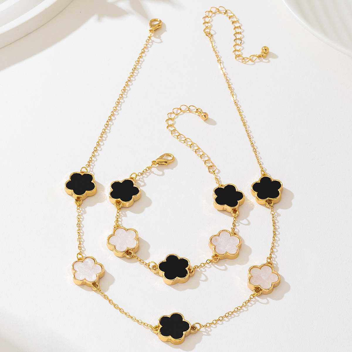 Designer Luxury 2-piece Fashion Simple And Versatile Metal Spliced Chain Clover Leaf Women's Bracelet Necklace Jewelry Set