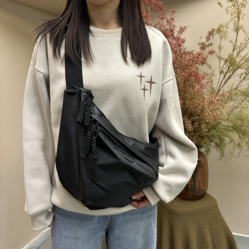 Manufacturer wholesale waterproof leather crossbody bag, new fashionable and popular large-capacity casual dumpling bag for women