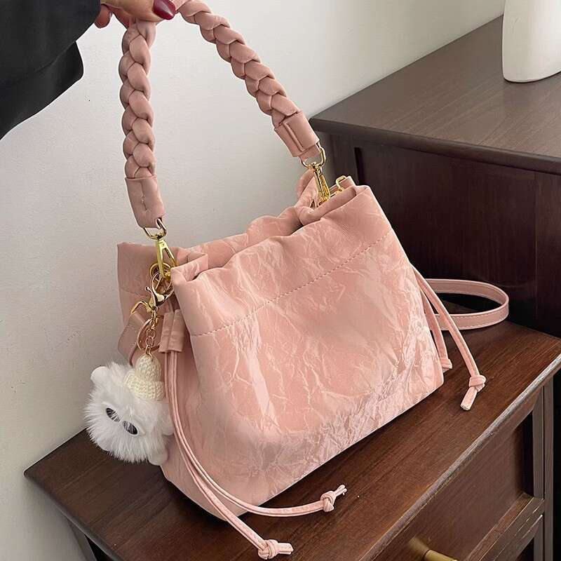 Shoulder Bag Luxury Bag Trendy Niche Bags For Women Versatile Crossbody Bags Fashionable Handbags Outdoor Leisure Large Capacity Bucket Bags Designer 