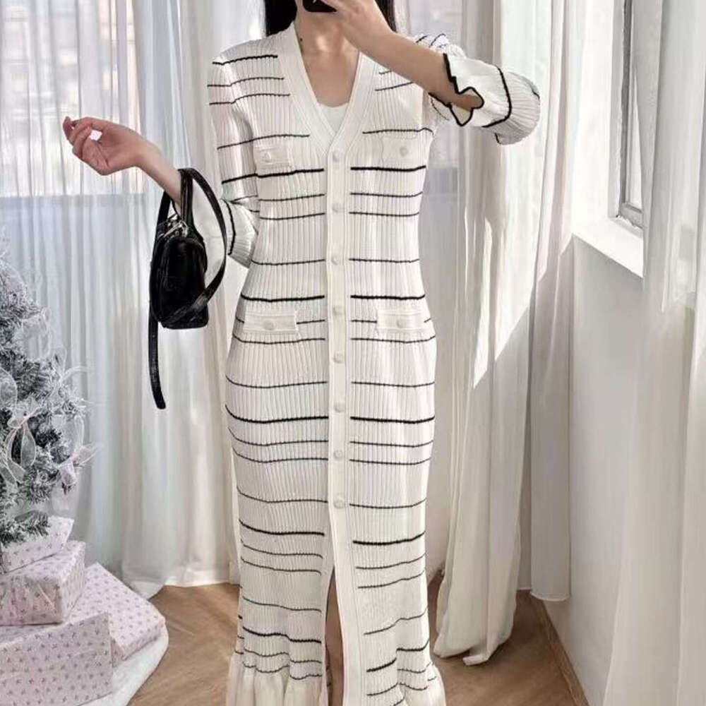 2026 Spring Designer Women's S18 New Black and White Striped Ruffle Knitted Dress