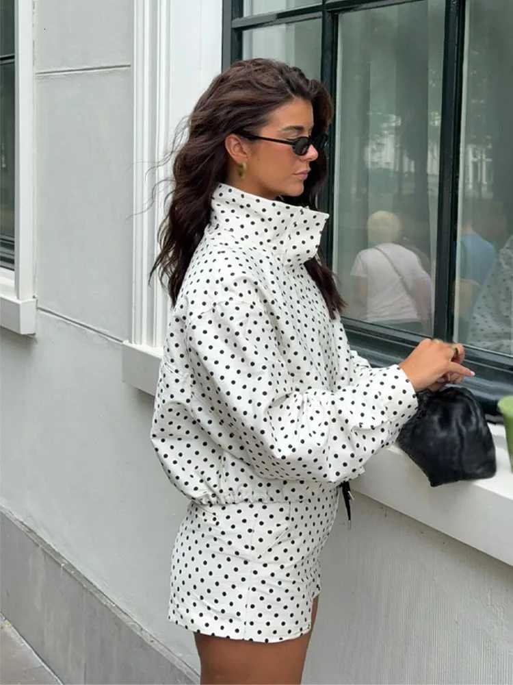 HH Woman Autumn Long Sleeves Turtleneck Zipper With Pockets Drawstring Casual Coats Women Fashion Polka Dot Printed JacketT260328