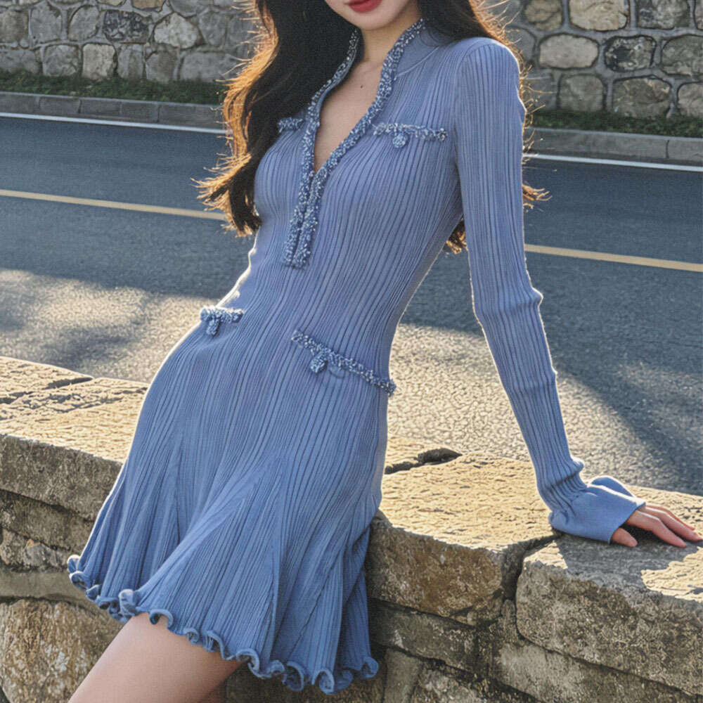 2026 autumn and c1 winter new designer women's elegant blue V-neck slim fit bell shaped sleeve A-line knitted short skirt