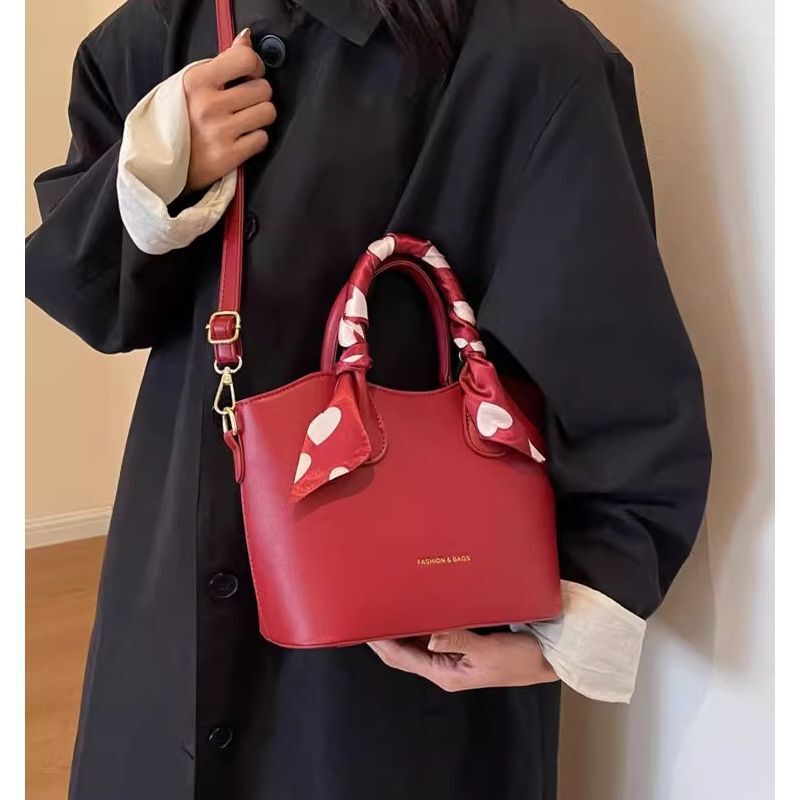 High-End Women's Large Capacity New Crossbody Wedding Bride Handbag Bucket Bag Red Envelope