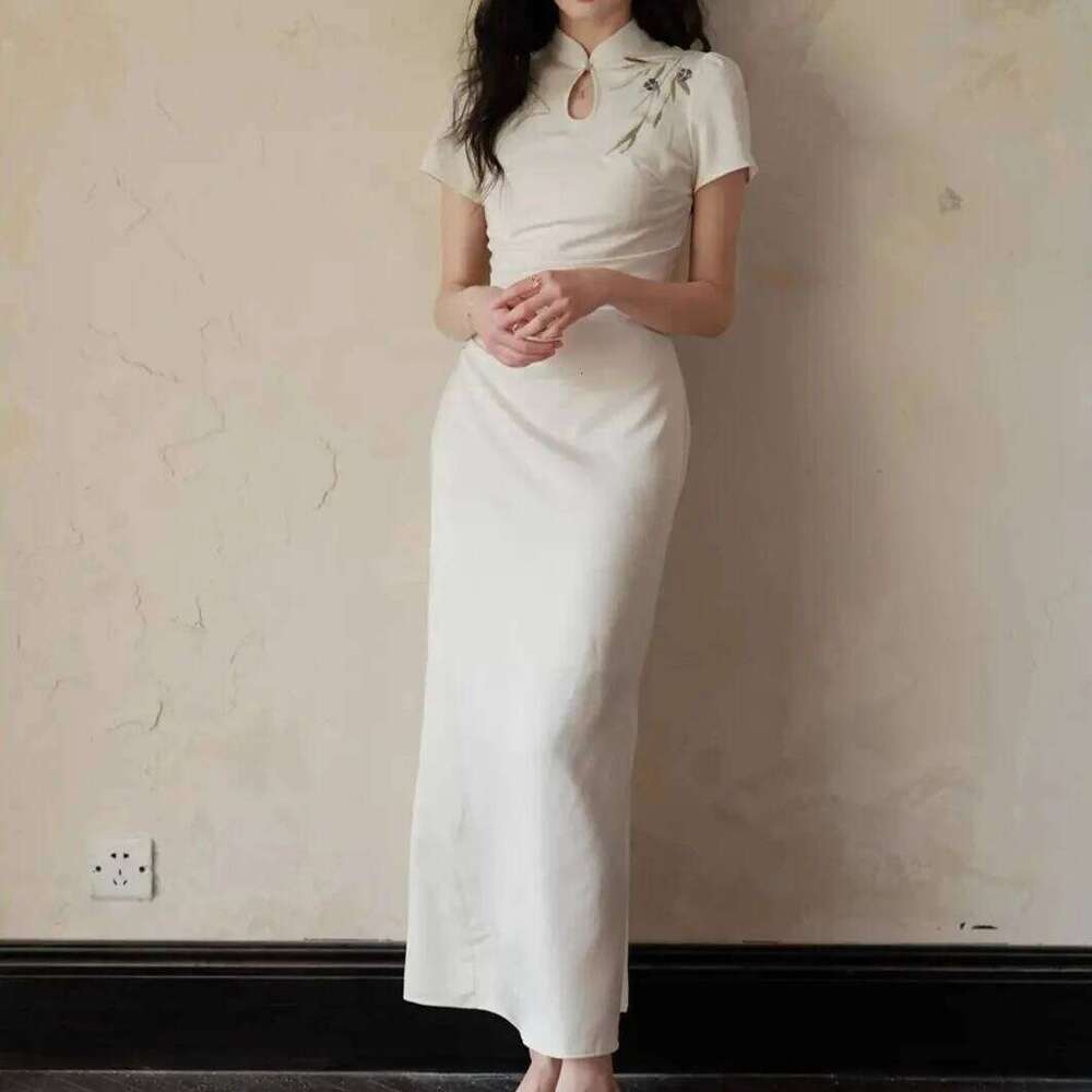 Elegant Daily Chinese Qipao Short Sleeve Ethnic Embroidery Cheongsam Vintage Slim Fitting Dress Solid Color MAKOUFEI