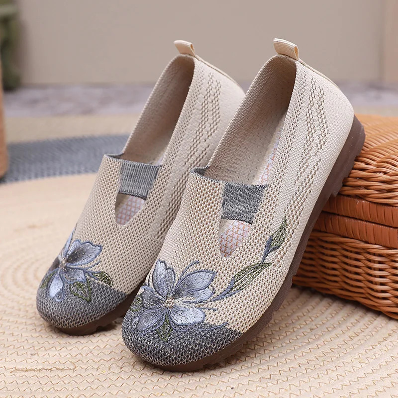 Ladies summer 2025 breathable soft sole anti-slip mom shoes leisure mesh flat embroidered shoes 260323