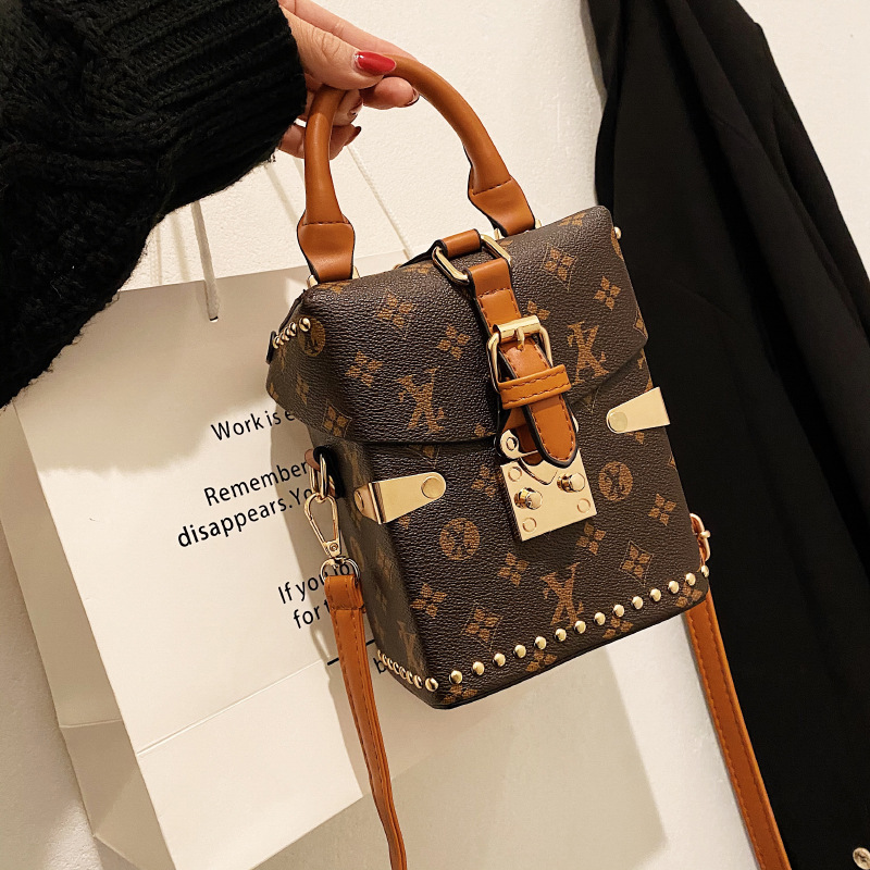 2026 New Style Printed Design Women's Hard Shell Shoulder Bag Elegant Versatile Banquet Fashionable Crossbody Box Bag Free Shipping Brown Coffee
