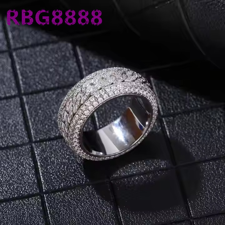 Luxury Stainless Steel Moissanite Engagement Rings with Elegant Pattern for Wedding