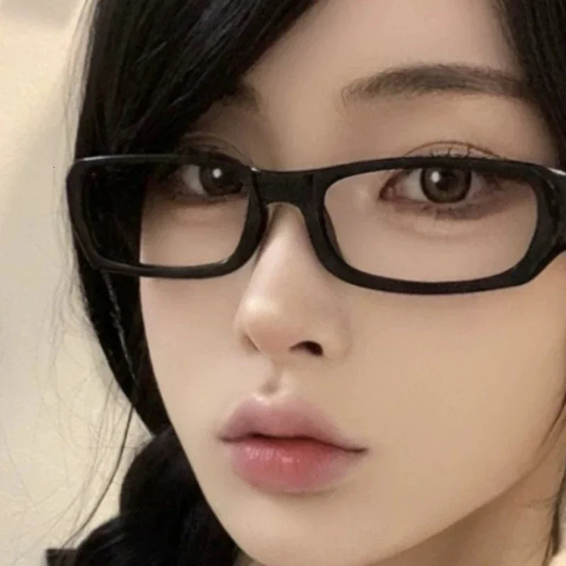 Vintage Style Small Black Square Frame Glasses Y2K Millennium Sweet Cool Spicy Girl Premium Feel Cosplay Pography Eyeglasses 260317