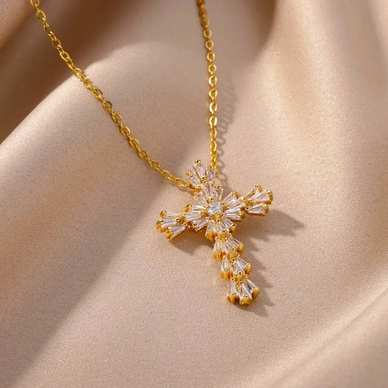 Luxury Zirconia Cross Pendant Necklace Zircon Crystal Jewerly for Women Stainless Steel Chain Charm New Trend Aesthetic collares