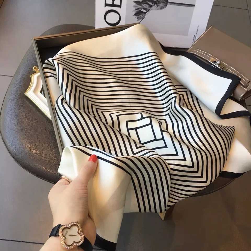 Black White Striped Silk Scarf Headscarf For Women Fashion Simple Design 100 Mulberry Silk Square Scarves Printed 65cm65cm Z260330