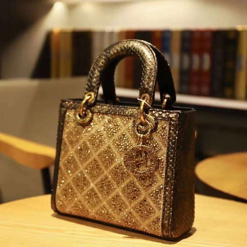 Fashionable Light Crossbody Women S New Style Diamant Argyle Shoulder Bag Versatile Handbag Neutral Minimalist
