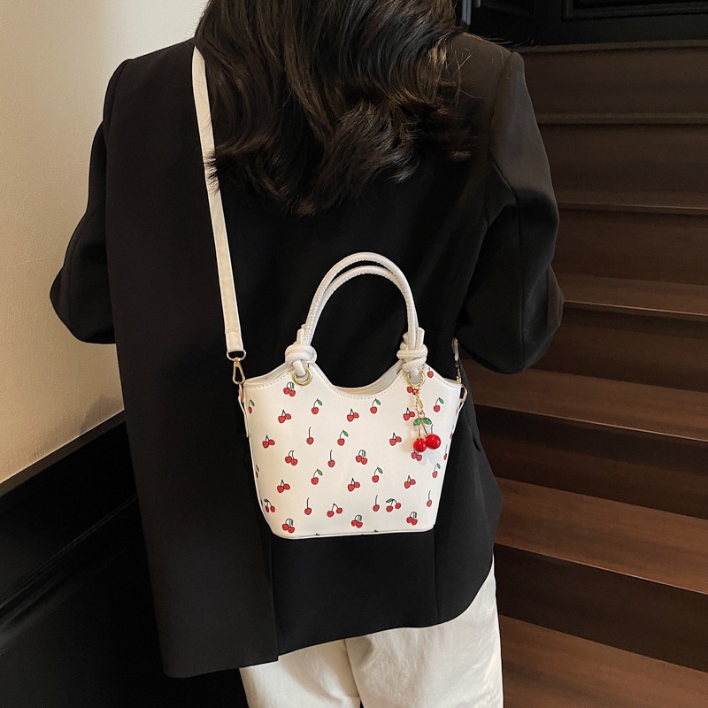 New Fashion Commuting Cute Pendant Large Capacity Printed Texture One Shoulder Underarm Handbag Bag 2026s hot