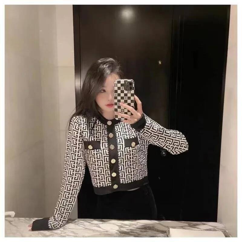 Contrast Color Knitted Cardigan for Women in Autumn New High-end Fashion Style Slim Long-sleeved Sweater Jacket