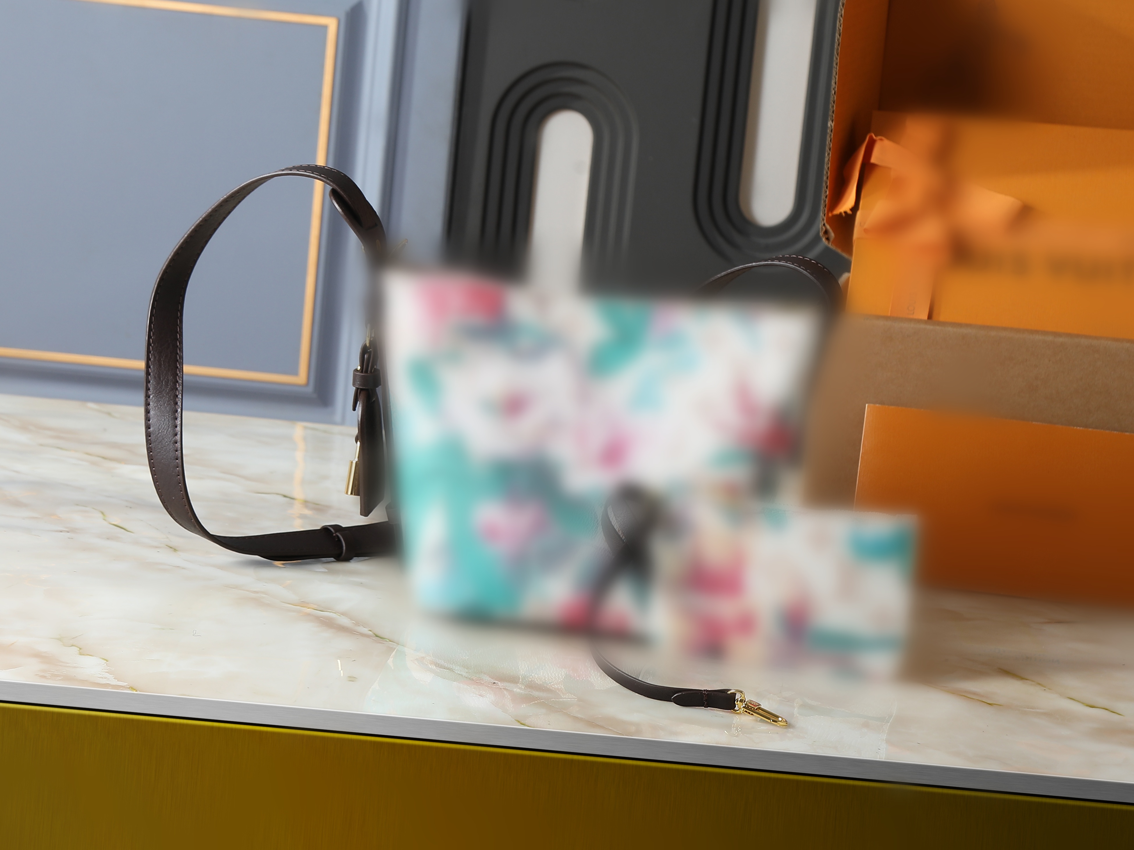 This designer crossbody bag is highly favored by users for its lightweight texture and diverse styles