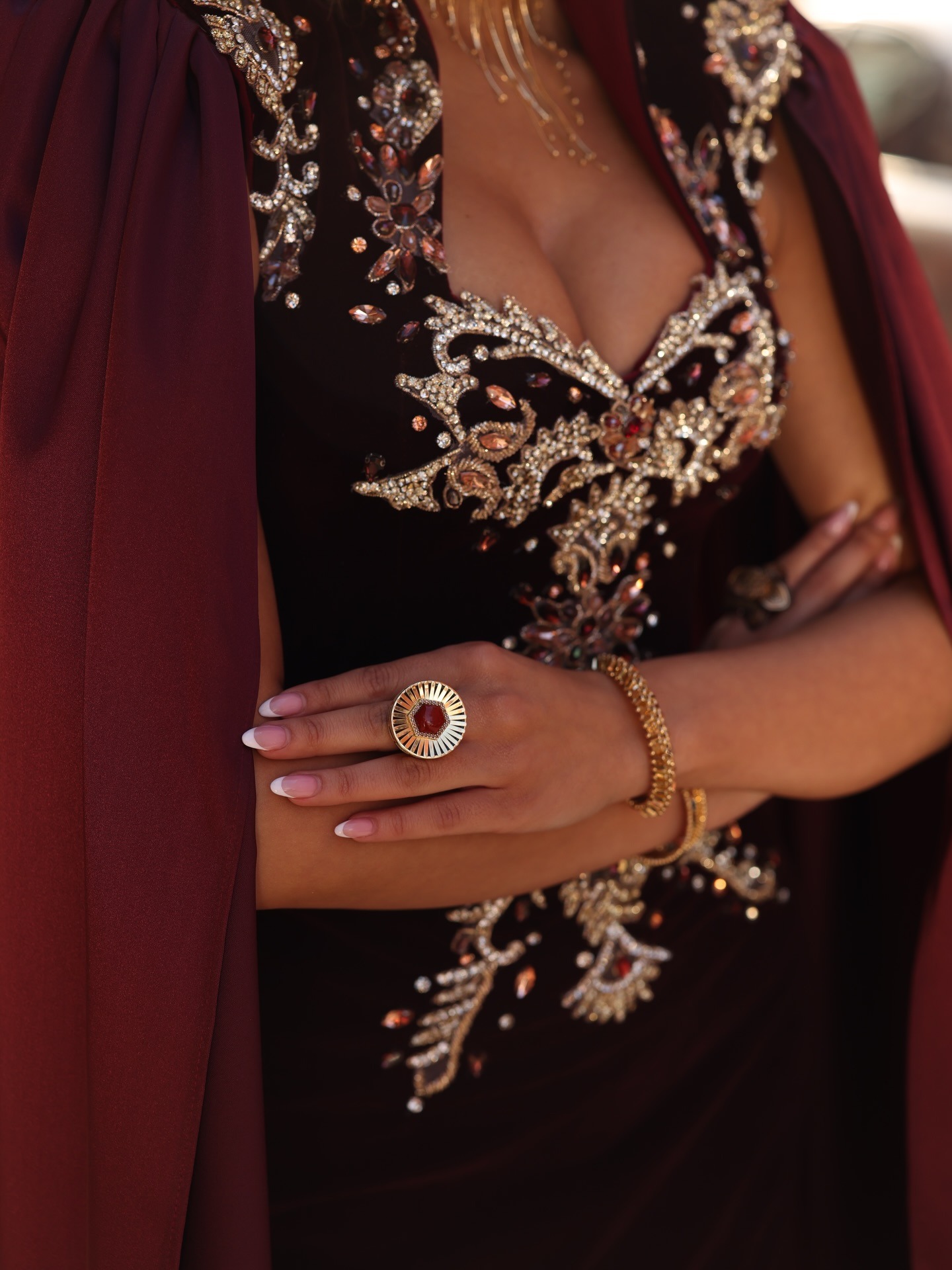 Velvet Prom Dress V-Neck Bridal Dress Sexy Cape Sleeve Crystal Sequins Lace Evening Dress Floor Length Party Gown Customized vestido de novia