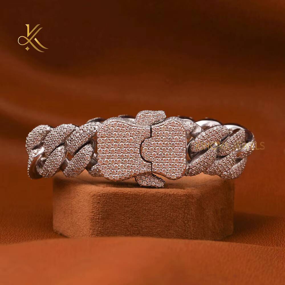 Elegant Charm Cuban Bracelets With Moissanite Diamond Design For Women Featuring Radiant Shine And Timeless Wrist Appeal