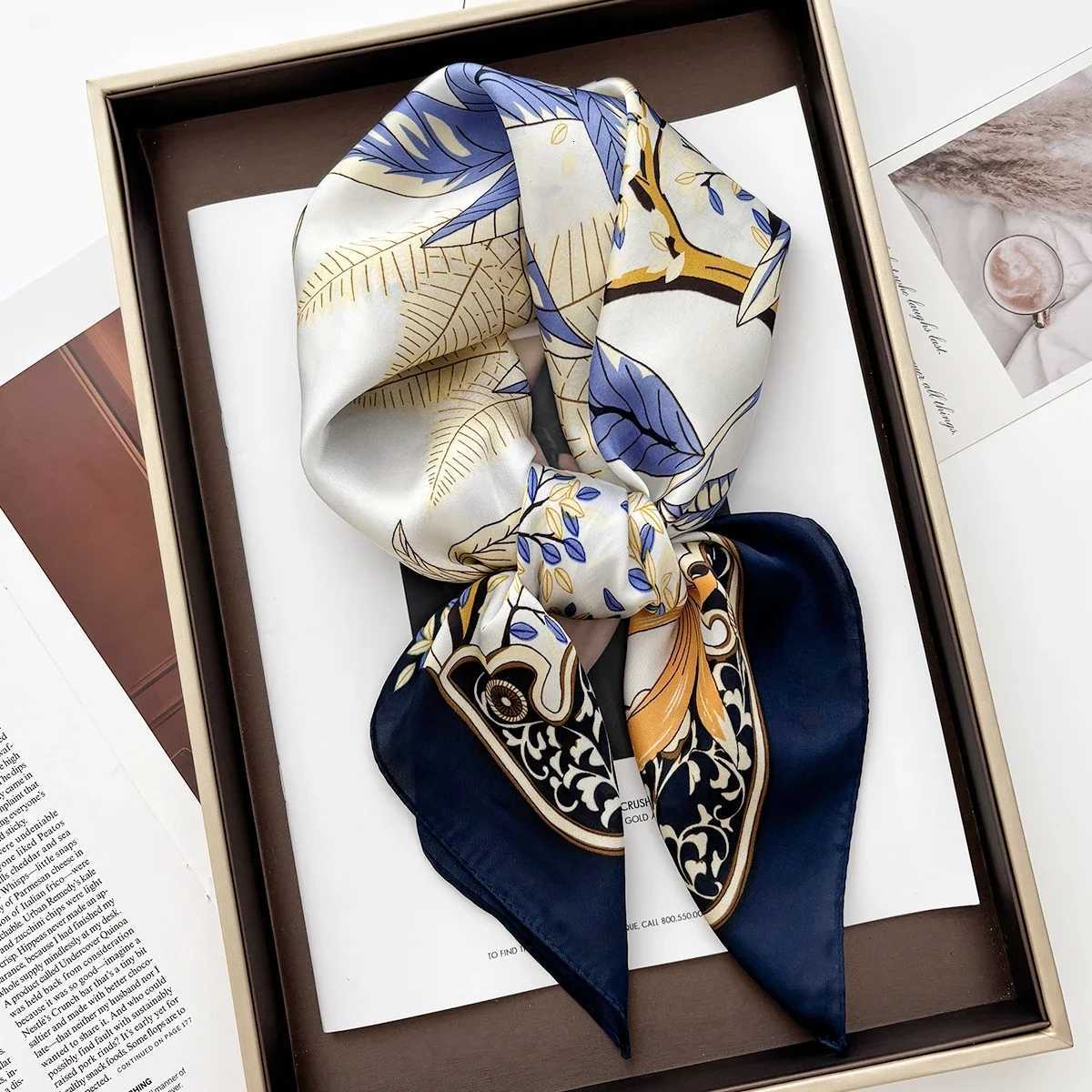 Luxury New Design Satin Print Scarf Wen Scarves Bandana Hijab Neckerchief Shawl Kerchief Hair Band Foard Lady X260328