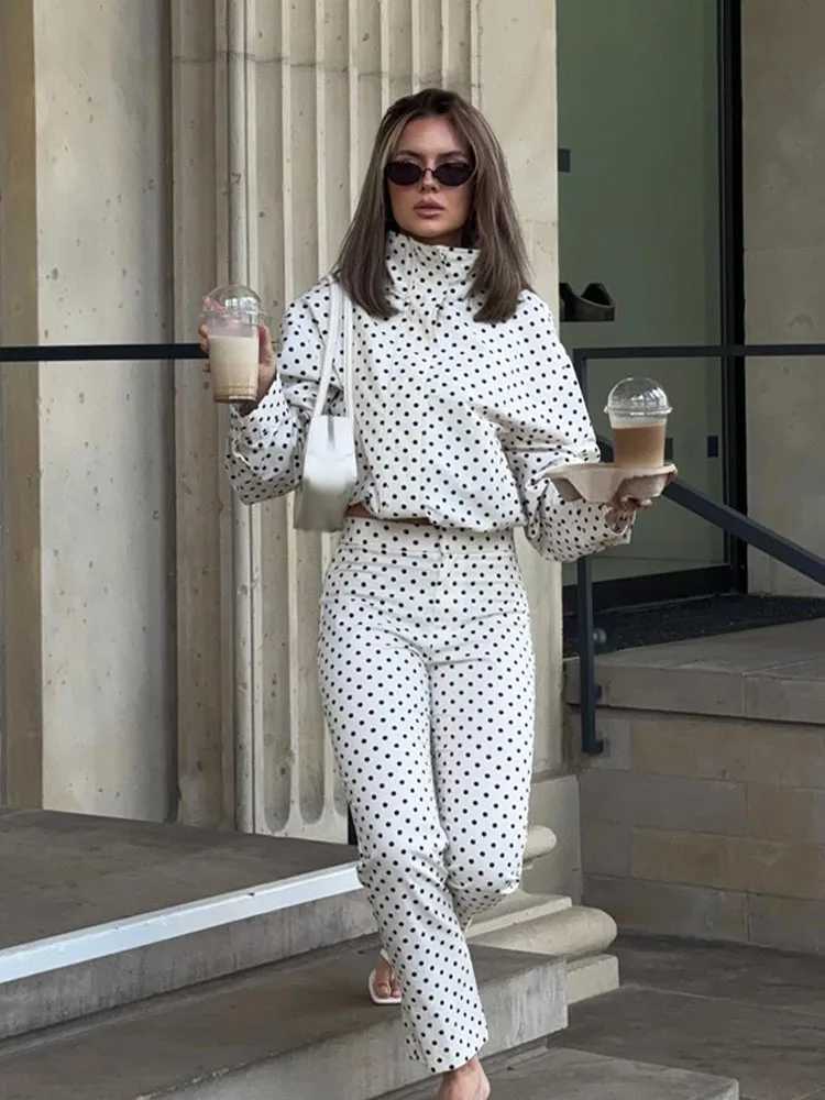 HH Woman Autumn Long Sleeves Turtleneck Zipper With Pockets Drawstring Casual Coats Women Fashion Polka Dot Printed JacketT260328