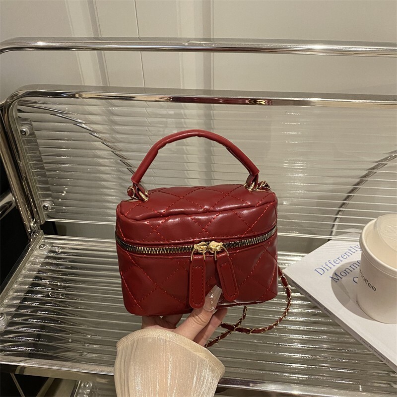 quilted chain handbag, makeup new women's bucket bag, fashionable shoulder and crossbody bag