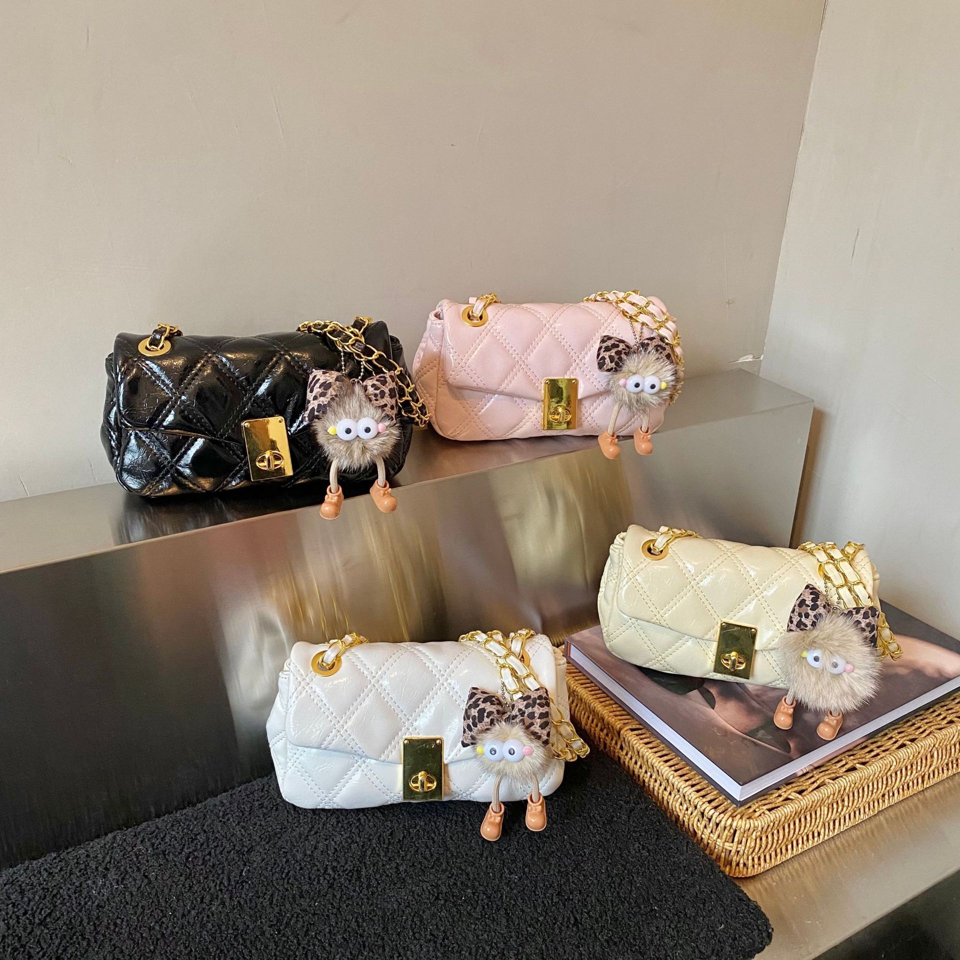 Waxed leather quilted for women, 2026 new model, vintage texture small square bag, winter high-end chain crossbody bag