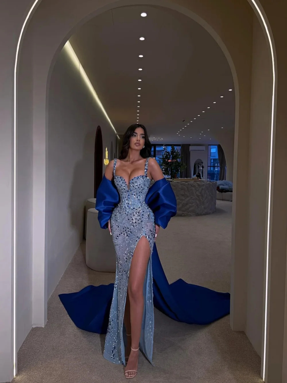 Gorgeous Spaghetti Straps Crystal Prom Dresses Elegant Beaded Sequined Evening Dress High Side Slit Party Gown Customized