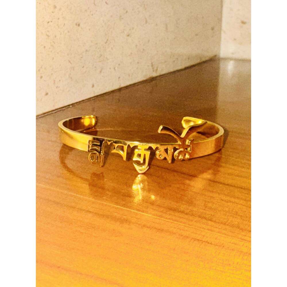 Tibetan Six-Syllable Mantra Bracelet Om Mani Padme Hum Charm Chain | Lightweight Gold Beaded Wristlet