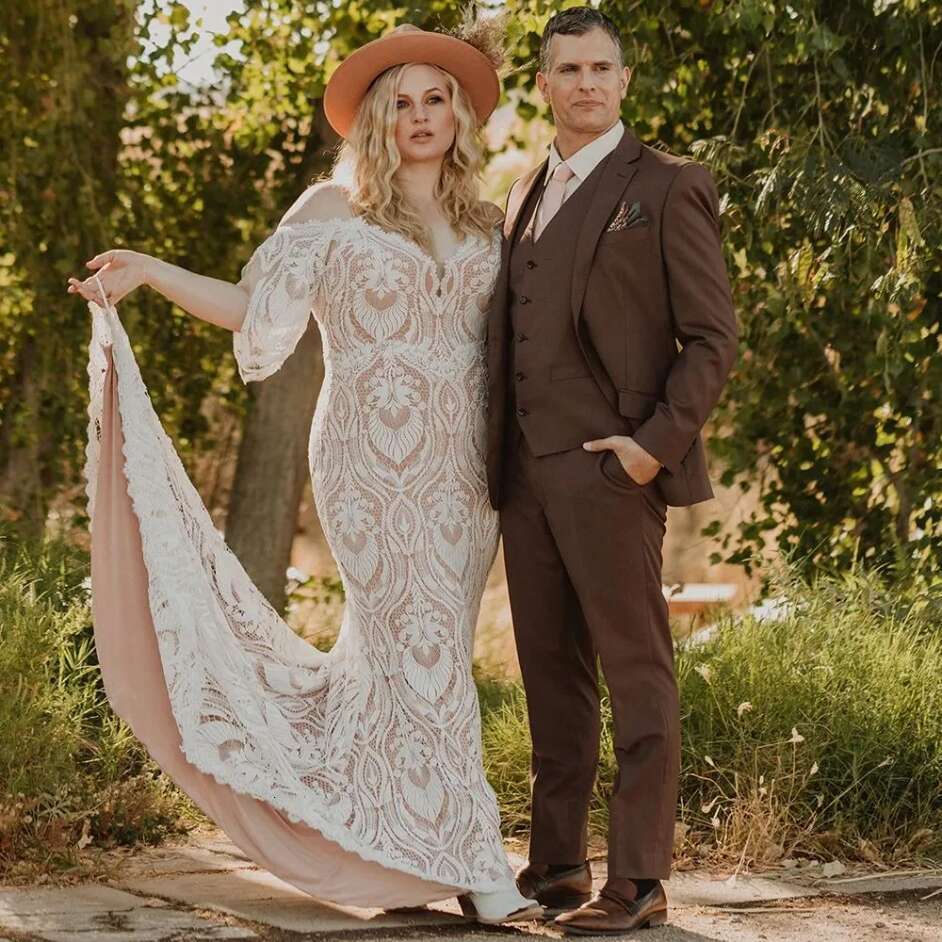 Flutter Sleeves Rustic Country Bohemian Wedding Dresses 2026 Nude Pink Lining Corchet Lace Beach Plus Size Boho Bridal Gowns
