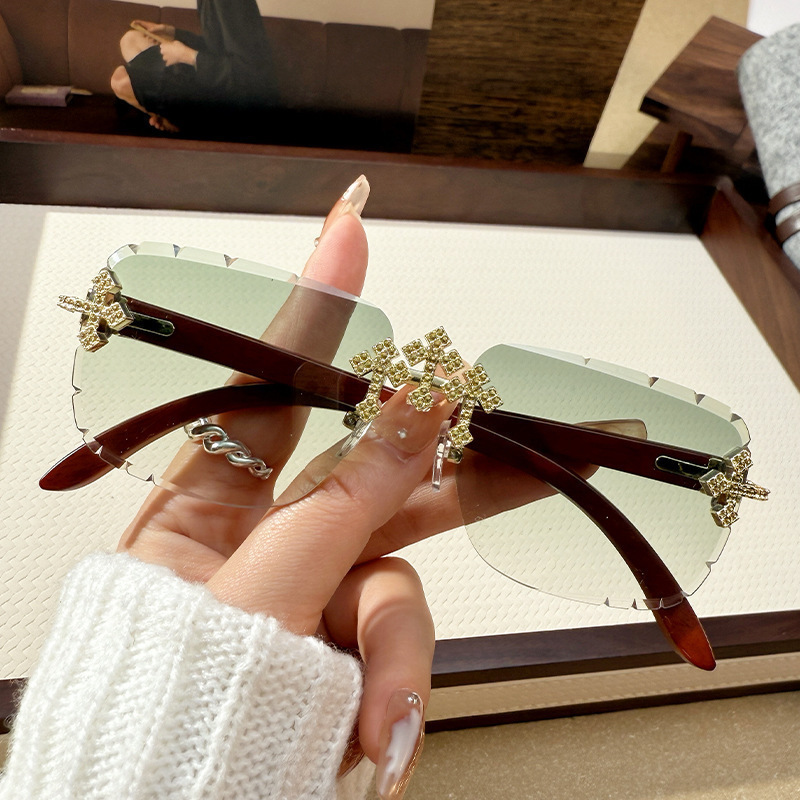 Fashion Metal Starry Sky Designer Sunglasses Luxury Brand Women's Accessories New Cross Diamond Inlaid Frameless Wood Grain Outdoor Cycling Glass