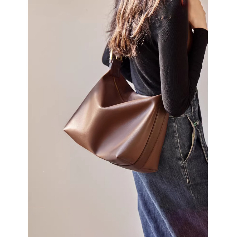 2025 Spring New Soft Leather Casual Large Capacity Tote Shoulder Commuting Crossbody Women's Bag