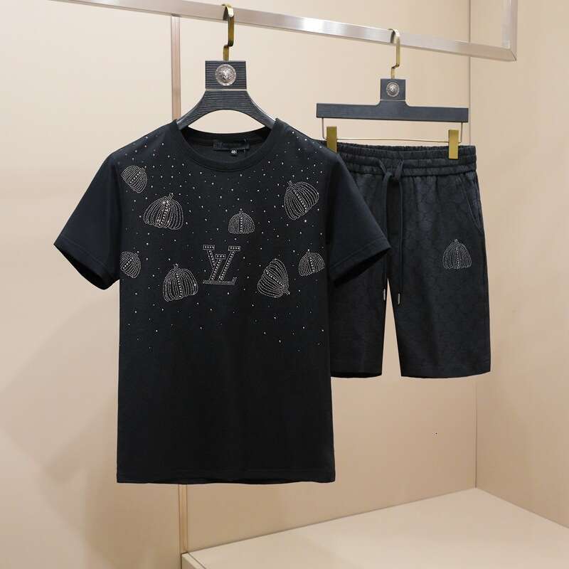 Men's short-sleeve t-shirt, round neck, fashionable designer men's clothing, luxury summer new half-sleeve tee, direct from manufacturer