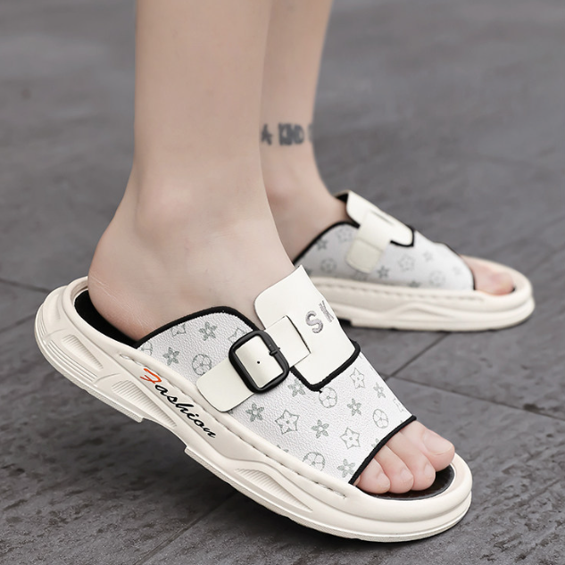 Summer New Men's Slippers 2026 Fashionable Printed Design Non slip Soft Bottom Wear resistant Outdoor Leisure Beach Cool Slippers Size 39-44 Free